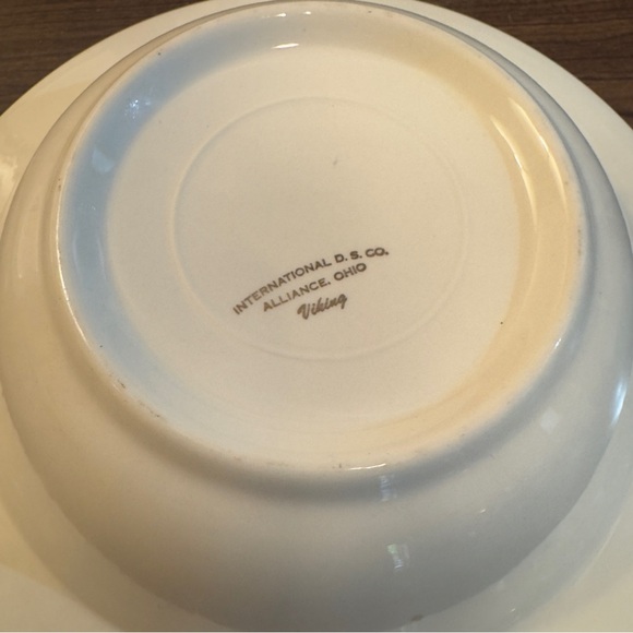 Pair of vintage Viking by International Wheat Pattern serving bowls - Picture 4 of 4